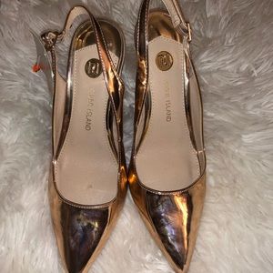 Gold close toe pumps